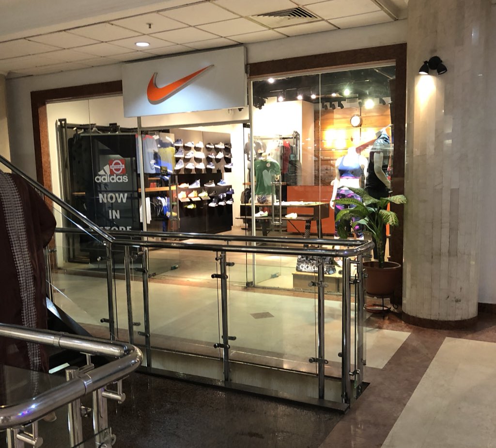 Nike dolmen cheap mall