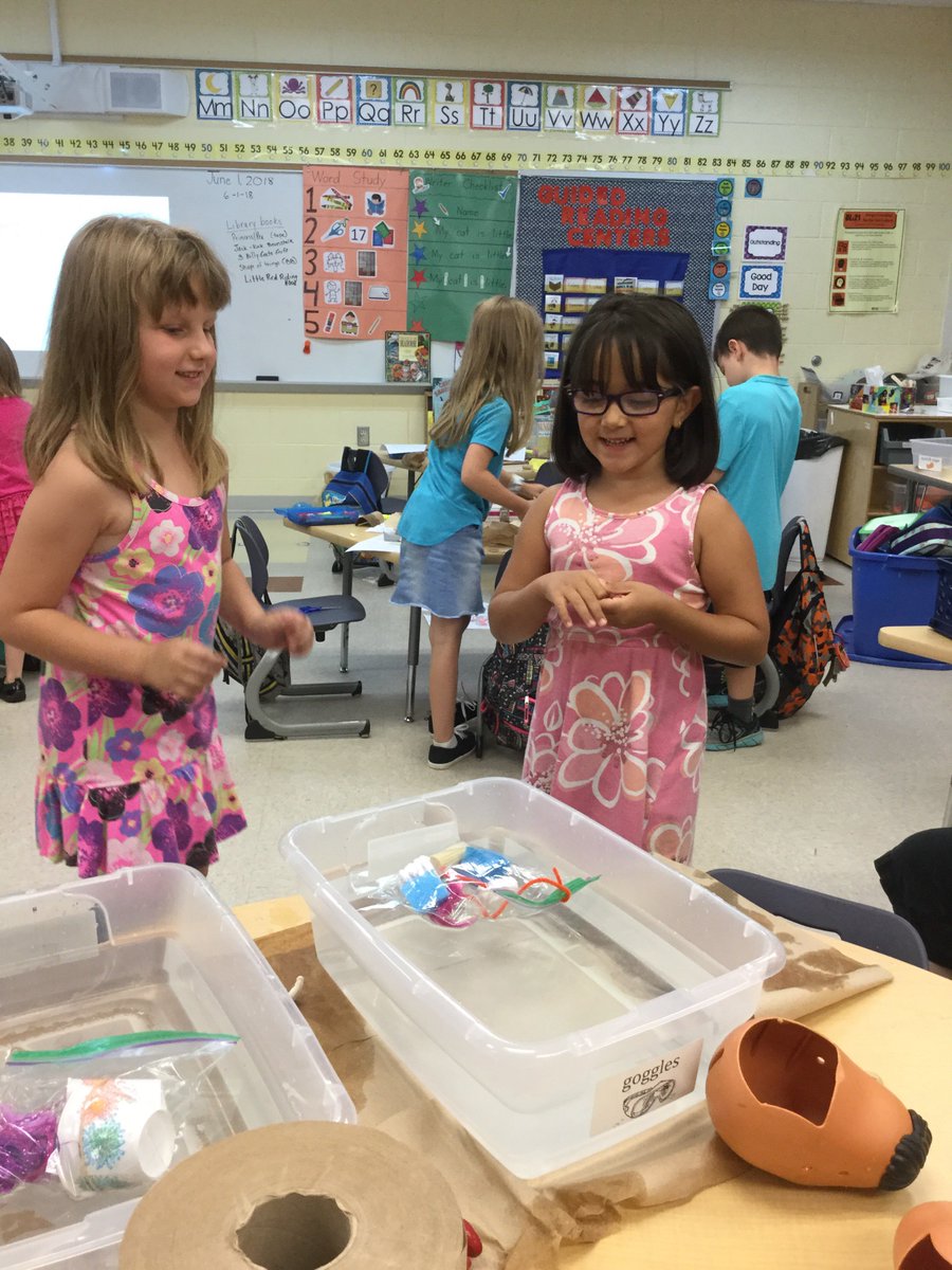 EKirkSTEM's tweet image. Designing and building floatation devices for our sinking toys in Ms. Mell’s K class! @FRESWarriors #pcpsFRES #sinkfloat #STEM