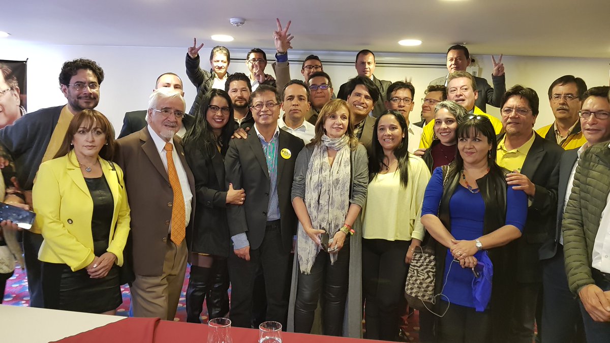 Gustavo Petro on Twitter: "El Polo Democrático decide su apoyo a la Colombia Humana. Con el Partido Verde y los jóvenes con De la Calle se han juntado las fuerzas fundamentales que