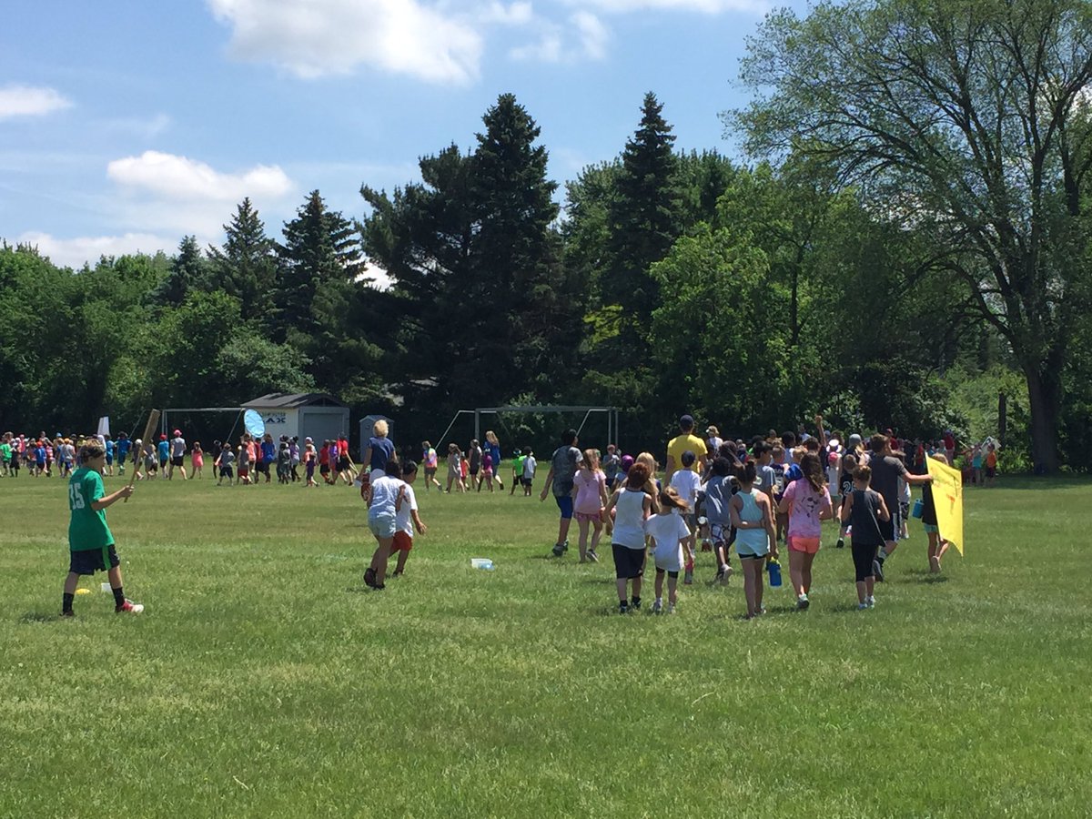 Rosemount_MrK's tweet photo. Olympic Day is happening now @Hillcrest_Comm #fieldday #outdoors #funinthesun https://t.co/DNYowd3Unv