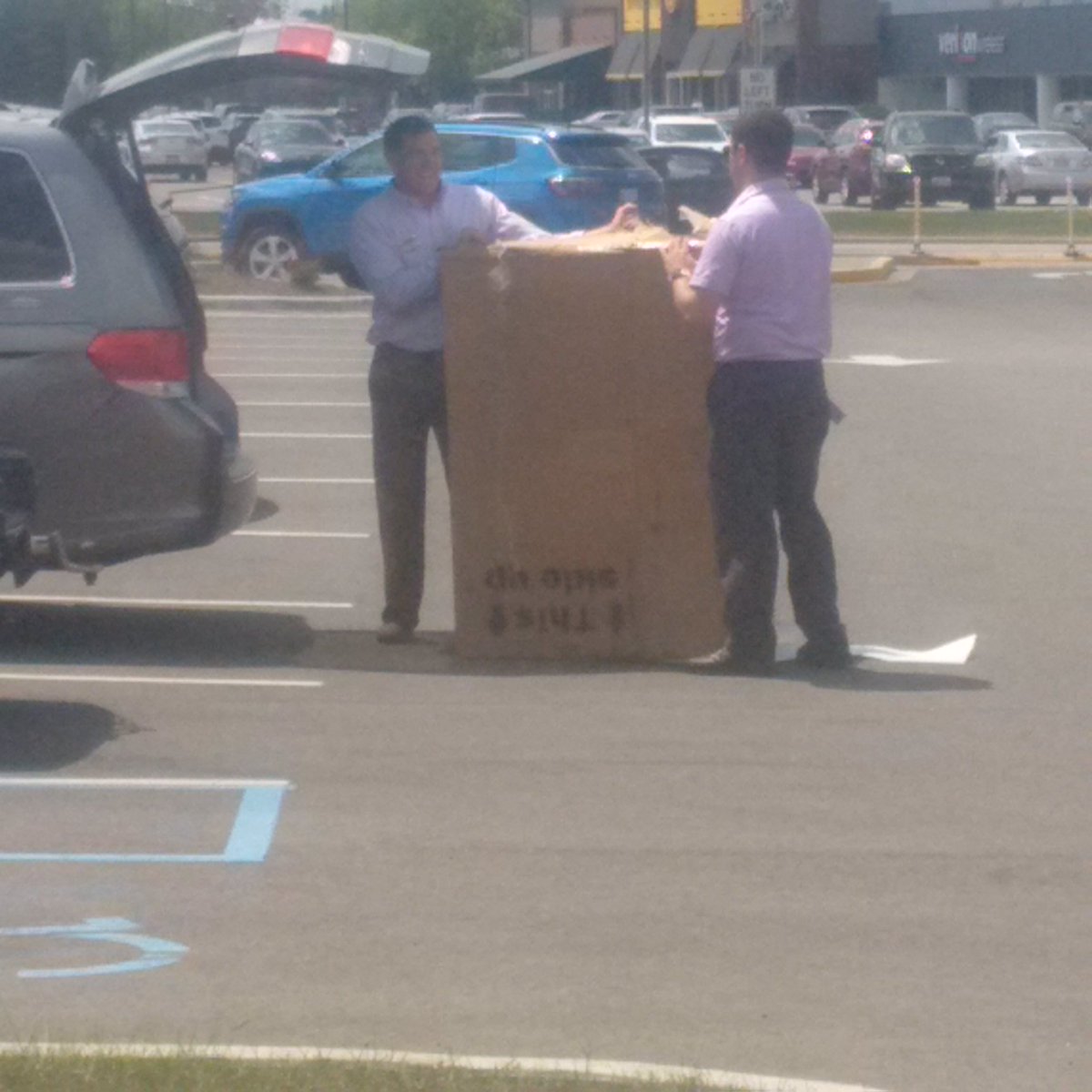 nhuber4's tweet image. I hope this isn't #Fragile' #ThisSideUp #BottomsUp