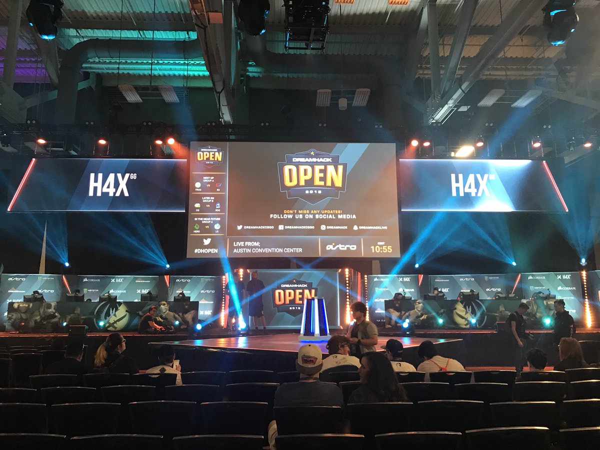 BestInSlotCo's tweet image. The beautiful #CSGO #DreamhackAustin stage #DHATX18