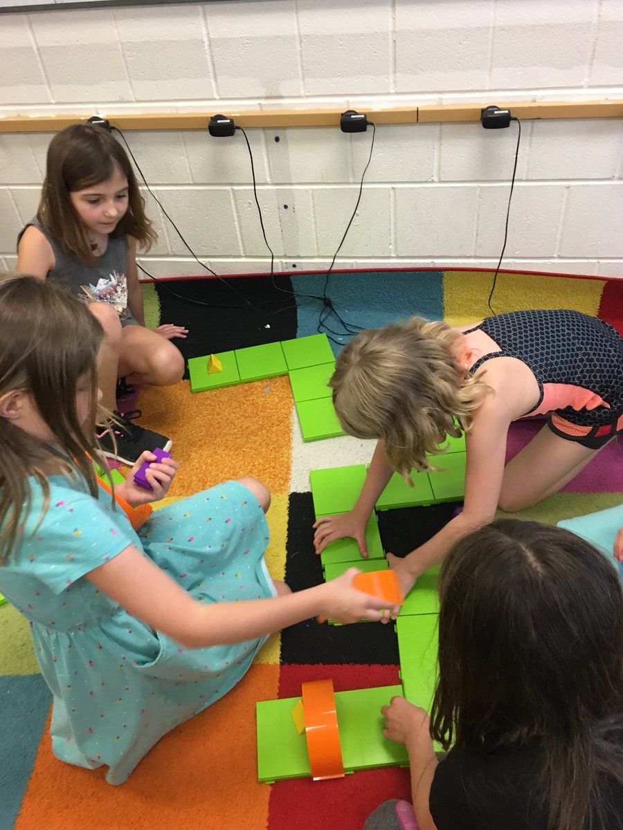 SchmidtTechie's tweet photo. “Hands on” robotics with #mousebots and #ozobots were the “hands down” favorite activities in 1st grade technology this year @GreenleafGators https://t.co/fH0j0GJNMW