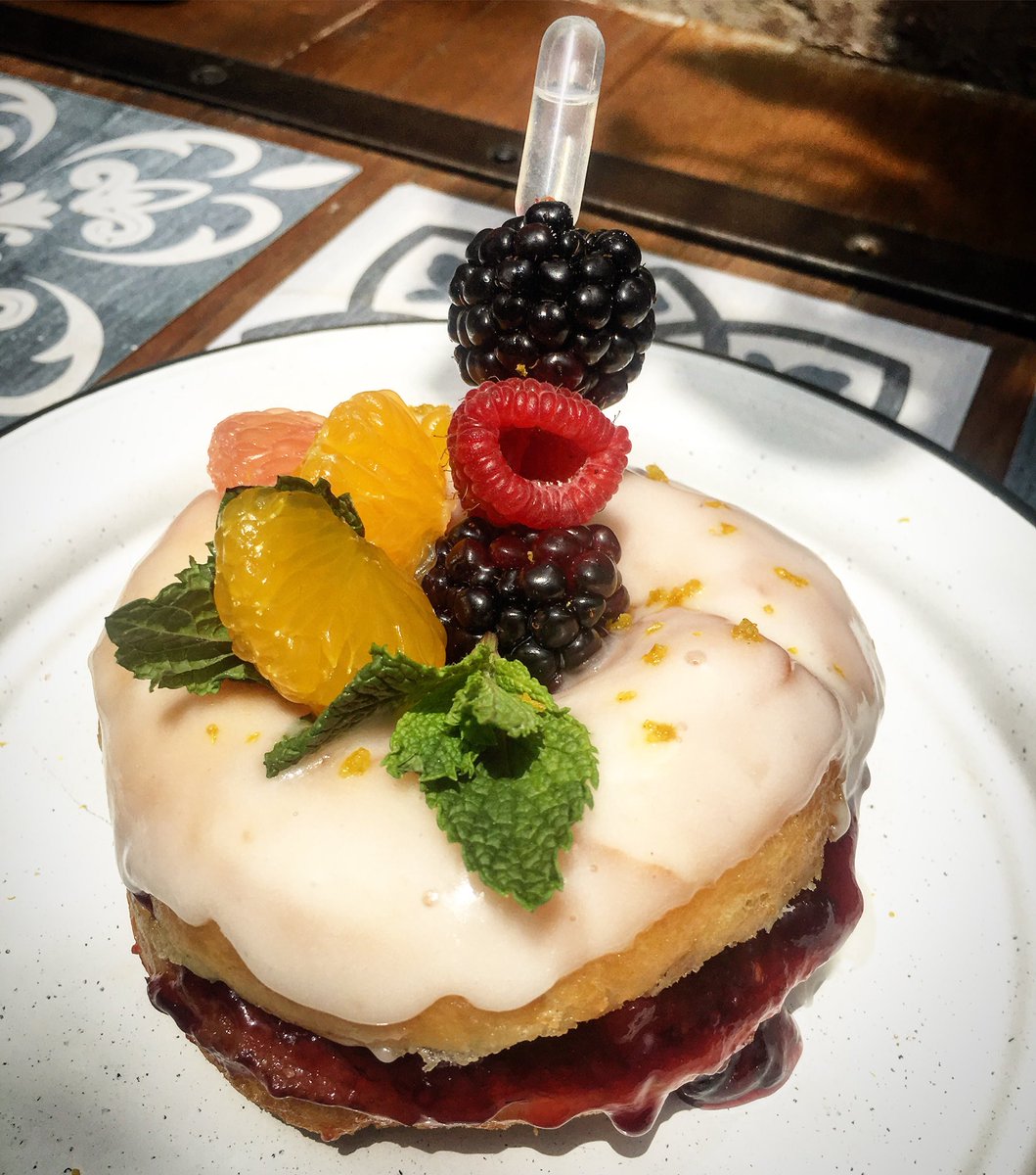MadDonaMX's tweet photo. #BienvenidoJunio. Lo arrancamos festejamos el #DíaDeLaDona con una #dona especial de #mimosa y un #donutbrunch de fin de semana. Vienes? https://t.co/ipSq2IyBRj