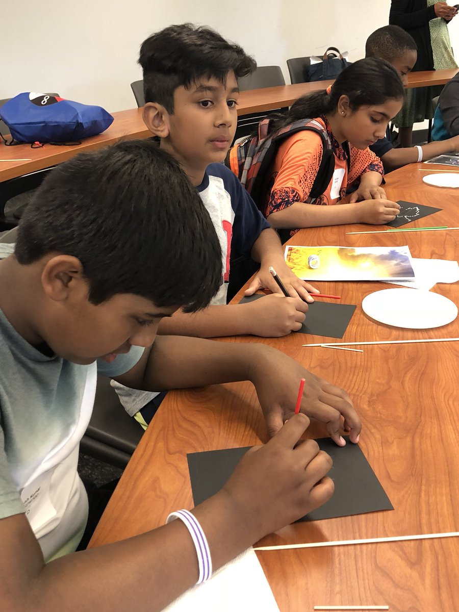 enqueteSTEAM's tweet photo. Had a great day learning about Métis, Inuit and First Nations history, culture, and traditions today at the #ISCPeel2018 with some of Ridgewood’s Grade 5 students #Truth #Reconciliation #Education #CanadasHistory @Daddison7 @PeelSchools @harjitaujla1 @PayneStevens @Mlle_Monaghan https://t.co/aAkidTIv7M