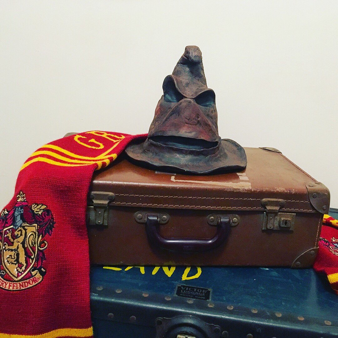 littlelessnorm's tweet photo. Finished this Sorting Hat Inspired Sculpture
#littlelessnormal #custom #customsculpture #handcrafted #craftblogger #socrafty #sortinghat #sorthinghatsculpture #harrypottercrafts #harrypotter #griffindor #sliverin #hufflepuff #ravenclaw #hufflepuffpride #housepride #hogwarts https://t.co/6rj5oWxyO4