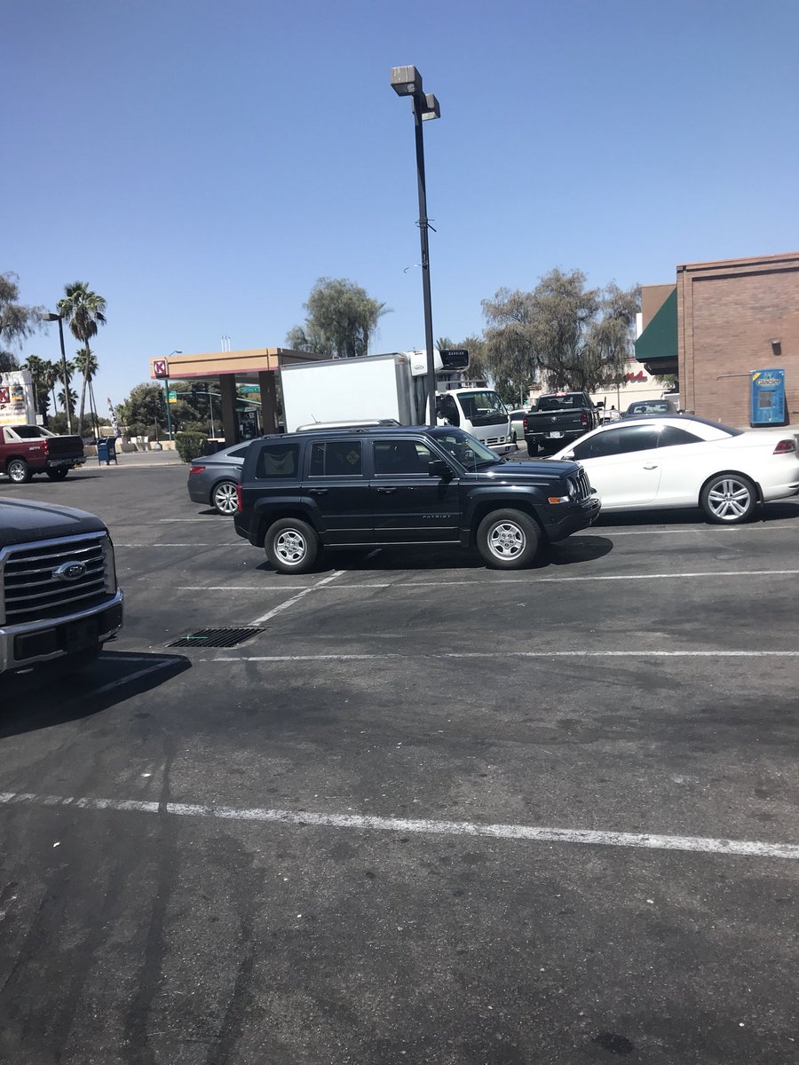 Nice_Park_Job's tweet image. I guess because it’s such a long car? #badparking