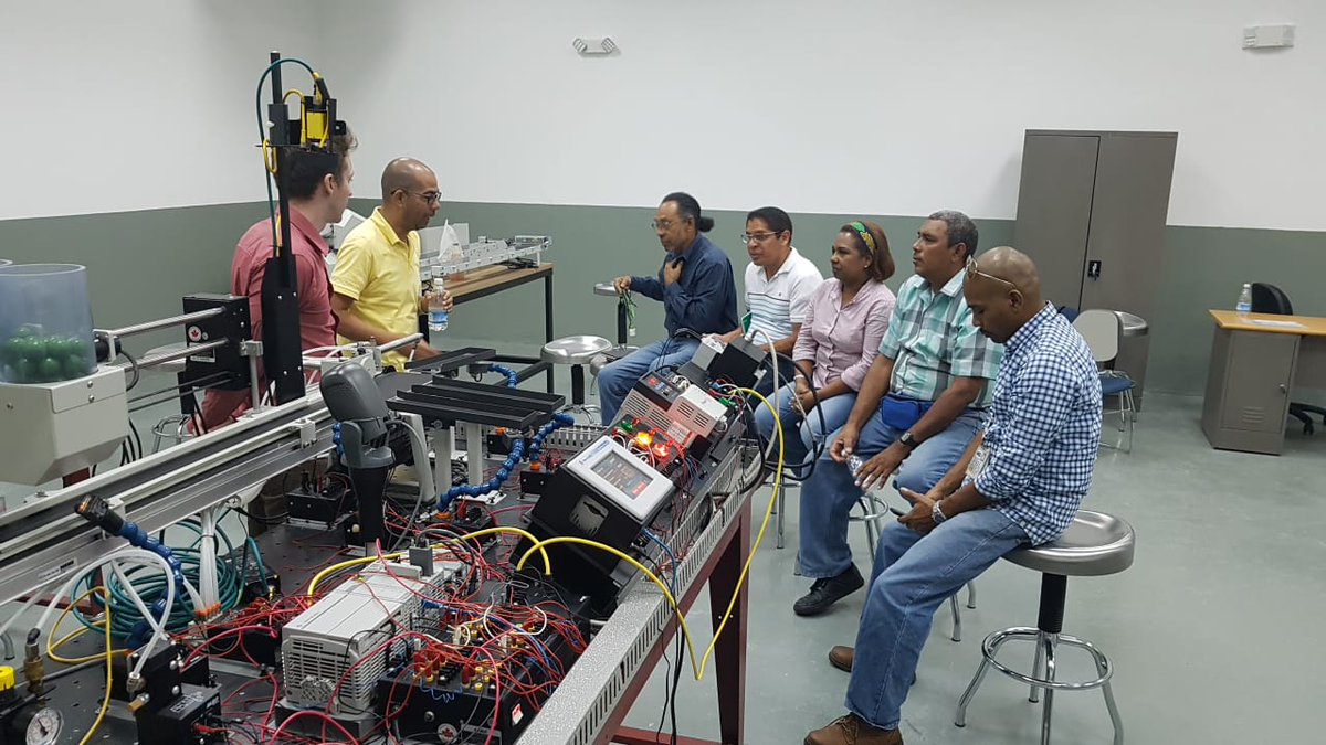 InadehOficial's tweet image. Instructores que impartirán las capacitaciones en el nuevo Centro que el INADEH inaugurará en el Área Económica Especial Panamá Pacífico  actualizan sus conocimientos #UnMejorInadeh @sertvnoticias @APP_GOB_PA @radiopanama