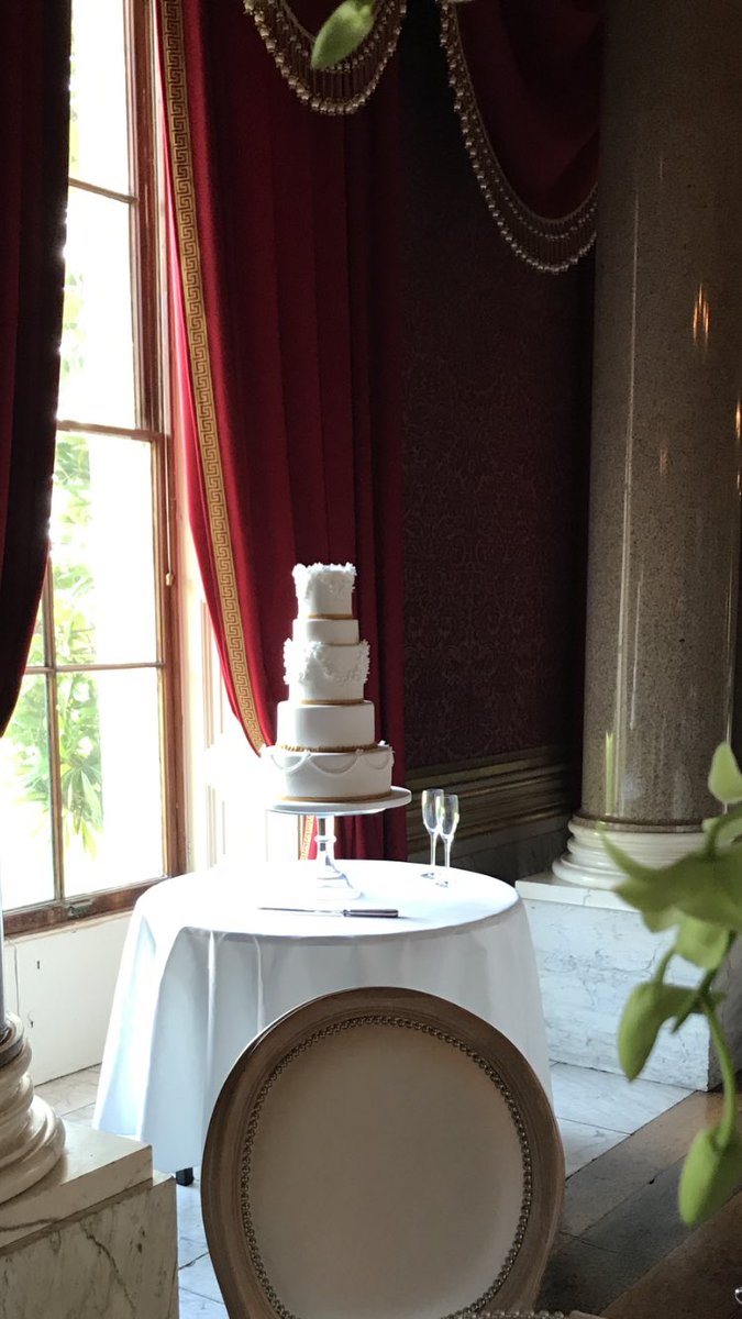 More Goodwood House cakespiration...at risk of sounding very girlie, girlie, but loved the way this cake worked with the flowers and curtains in the Ballroom :)