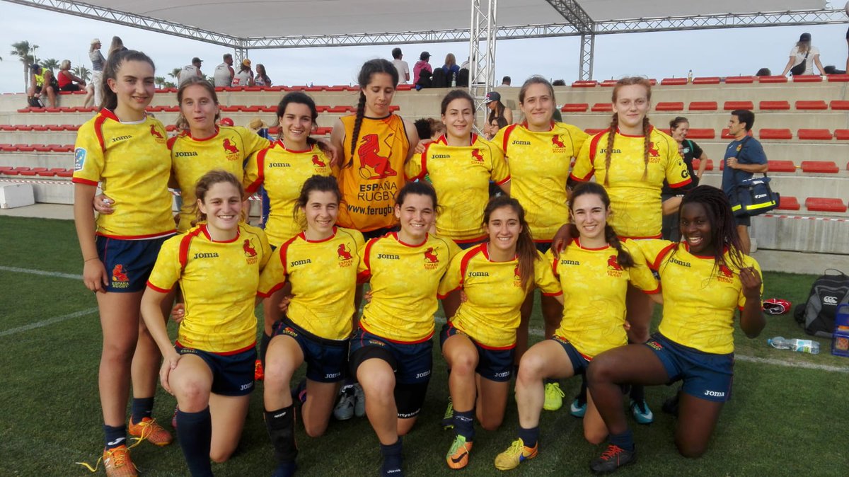 ferugby's tweet photo. #Leonas7sEmerging | La Selección Femenina de 7s Emerging termina la liguilla del Día 1 del @VLCRugbyFest con un parcial de dos partidos ganados y sólo una derrota. #VamosLeonas #TeamESP
➡️https://t.co/F5zPEv8OGT https://t.co/ItYj6mUgE5