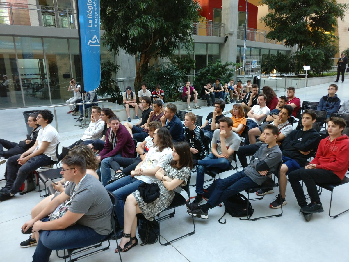 Nous terminons le #GameSummit de la région <a href="/auvergnerhalpes/">Auvergne-Rhône-Alpes</a> avec <a href="/SolaryTV/">Solary</a> sur scène et en stream ! Une journée de découverte de l'esport au sein de l'hôtel de région en compagnie des acteurs régionaux !