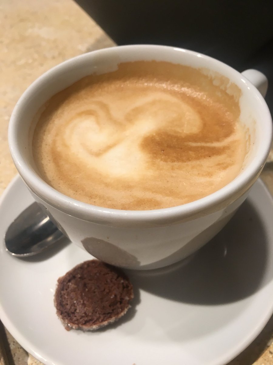 Conductor222's tweet photo. Last little Italian dessert: tartaletta di limon meringu &amp; cappuccino #yes #somebodyhastodothis #okme https://t.co/3ChKKs1Oja