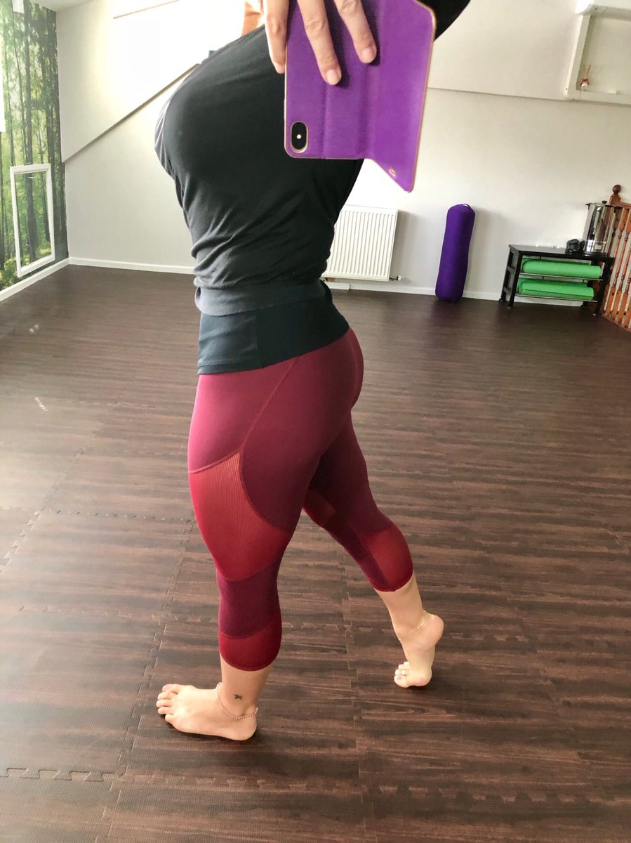 When your leggings are a great fit!! Let’s get my yoga on! 💫✨💖🙏🏼 #yogaeverydamnday #BossLady