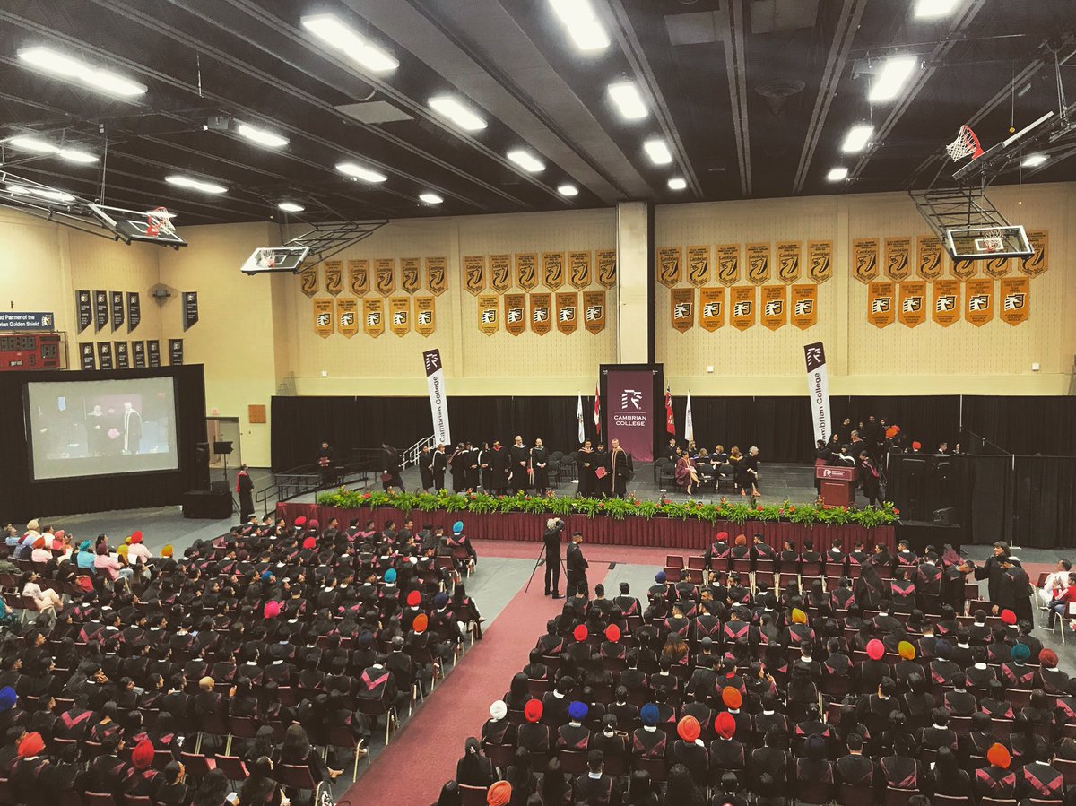 cambrianhanson's tweet photo. Handing out diplomas because our students are the best! 😘 Are you viewing our livestream? Link in bio.
#HansonGraduates2018 #CambrianGrad #HansonEvents #HansonCanada #HansonStrong #FutureReady https://t.co/QCt06vOreo