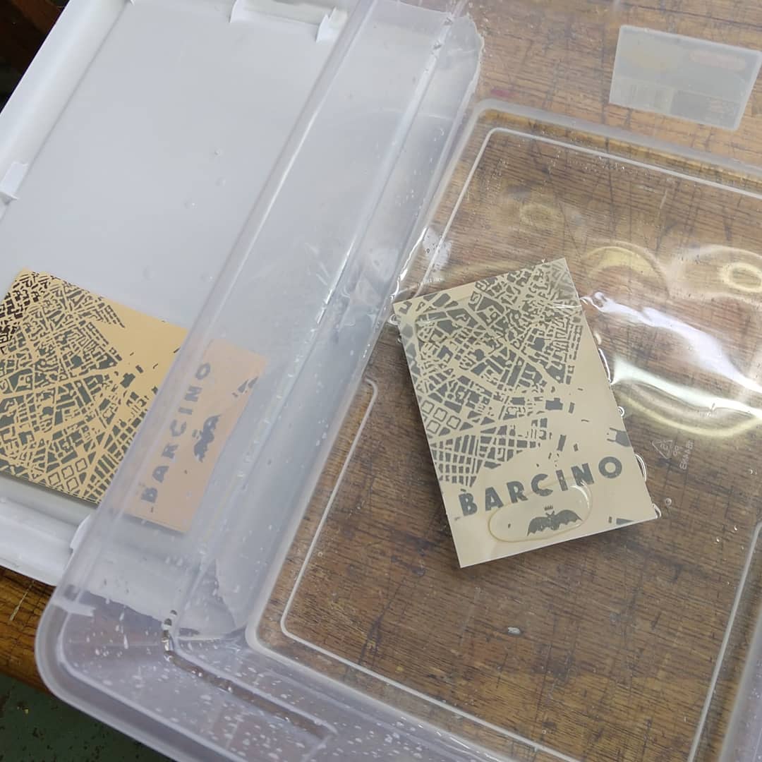scott_goss's tweet photo. Working on a #checkpresenter commission for my brother's restaurant in #sanfrancisco. Using ceramic decals, each piece is enameled on porcelain/steel, sized at 4" x 6".
@friginguy415
#artcommission #restaurantdesign #enamel #enameling #metalworking #clevelandartist #decals https://t.co/iJJb12X2oY