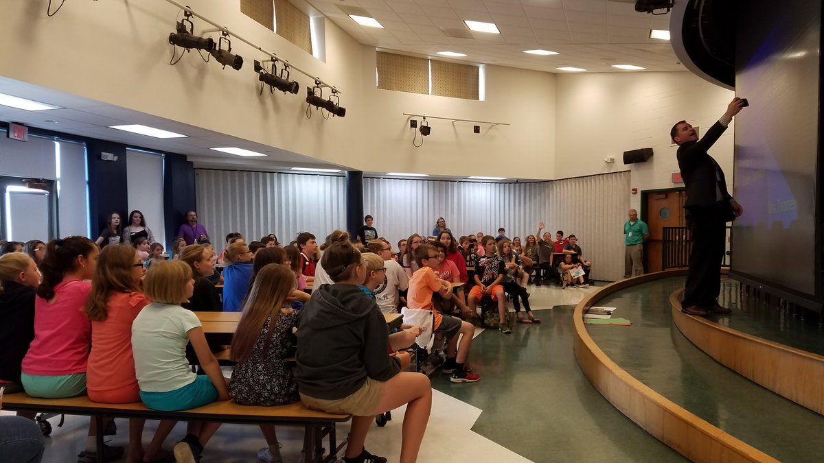 MW5thOConnor's tweet photo. 5➡6 transition day. Thanks to all who made this successful for our 5th graders! https://t.co/tiAXI6RLoZ