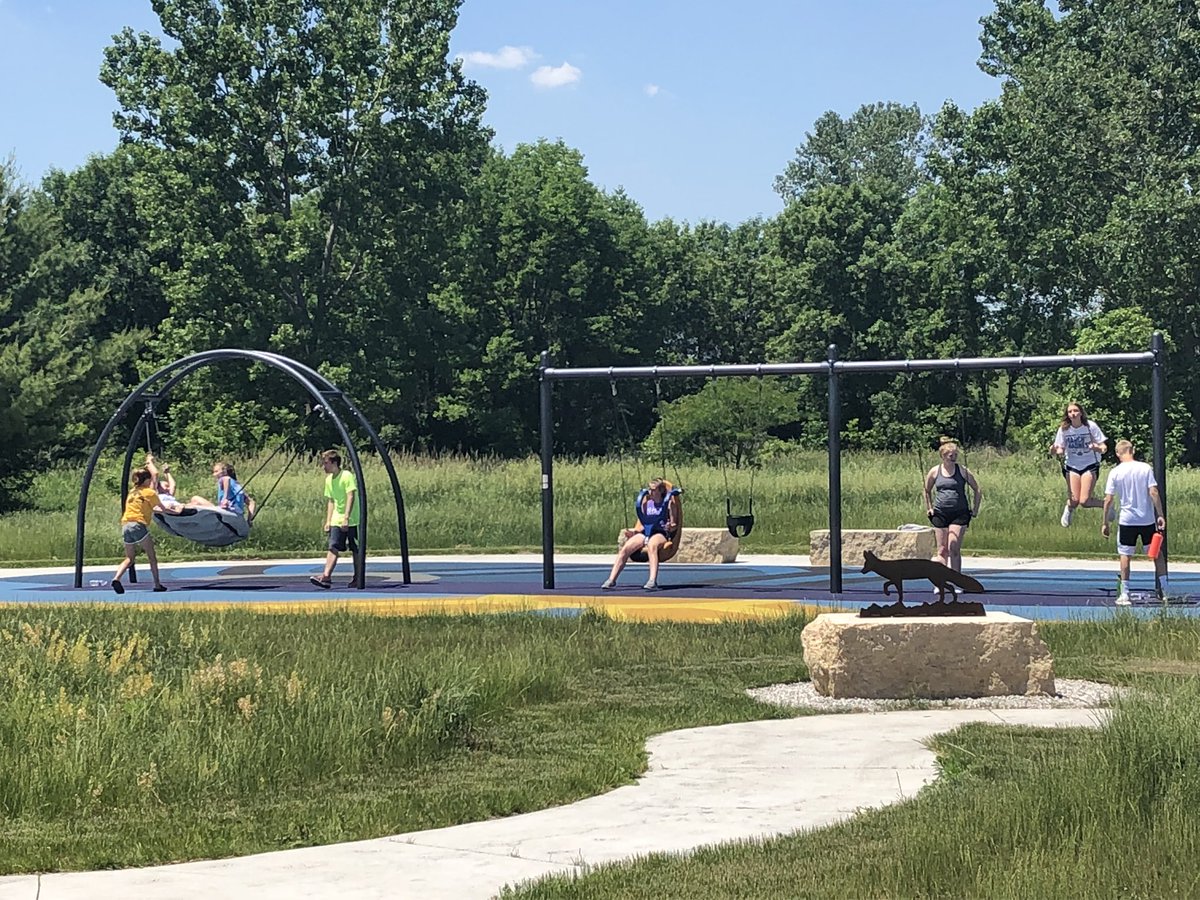 MJordanSMS's tweet photo. Cool couple days celebrating an end to the school year! Yesterday canvas painting and today spending an afternoon at the park! Kids being kids WITHOUT their cell phones or iPads!!! A huge shout out to @conniepruitt_ for leading our team painting event!! #smilesfordays #vitaminD https://t.co/LPWjOA0dIo
