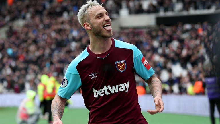 WestHamMatters_'s tweet photo. When that Friday feeling hits you 😝😝 #FridayFeeling #FridayNight #MagicMarko #Arnie #MarkoArnautovic @WestHamUtd #WHUFC #COYI ⚒️⚒️. https://t.co/HfnAGdap5A