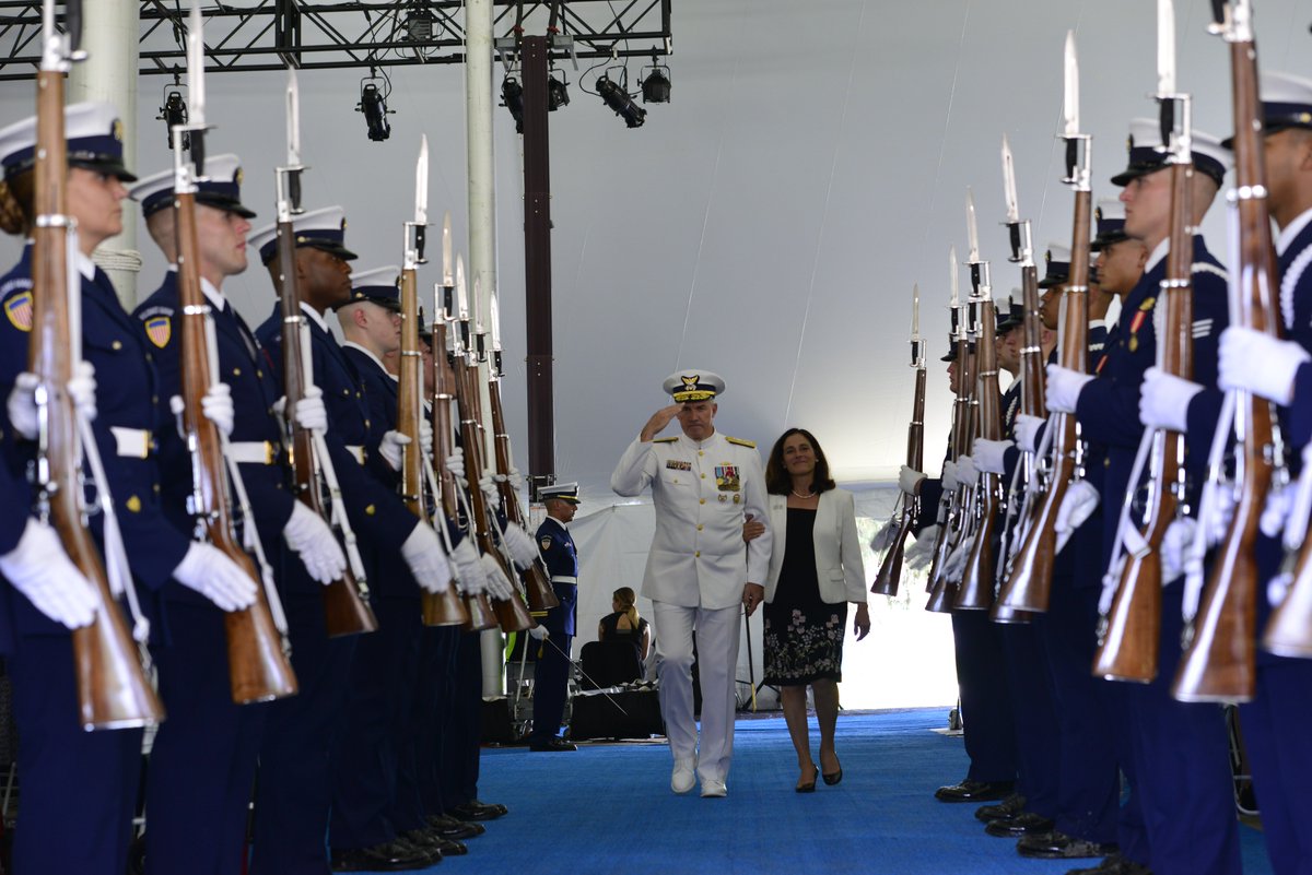 USCG's tweet image. Welcome to the 26th #USCG Commandant, Admiral Karl Schultz! @ComdtUSCG is on Twitter, Facebook (facebook.com/CommandantUSCG) and
Instagram (Instagram.com/CommandantUSCG)!