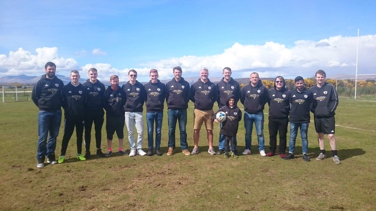 KilchoanFC's tweet photo. The boys all kitted out in their new hoodies and polos kindly supplied by our sponsors The Ardnamurchan Distillery (@adelphi1826) https://t.co/tEil45priT