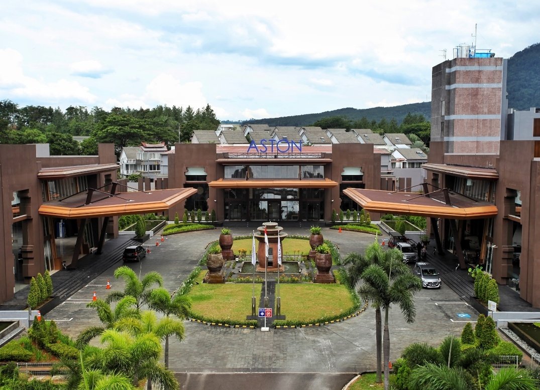 beeboo2006's tweet photo. Aston Sentul Lake Resort 
فندق استون #سنتول #بوقور احد الفنادق الجميله يتوفر فيه غرف وايضا فلل مطله على بحيره صغيره
https://t.co/8OsNnRXYKV
https://t.co/BCdD7Hvc1k
#استفسارات_اندونيسيا_١٤٣٩ة https://t.co/PhqYISFNHU