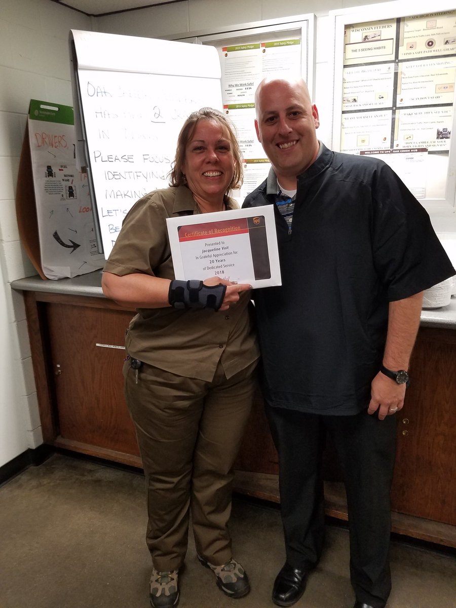 TracyRichter32's tweet photo. Congratulations Oak Creek Feeder Driver Jackie Voit on 20 years of service. #20YOS #People @mmarshall35 @bziel22 @EMason_UPS https://t.co/UqLSP4Bbjh