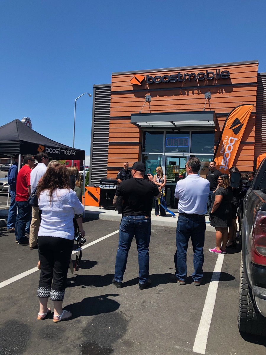 TareeVIP's tweet image. Grand Opening &amp;amp; Ribbon Cutting Event - Central WA Wireless- 402 Ely Street, Kennewick.  Boost on the Grow! Beautiful Store A+...#VIPwireless #boostmobile #grandopening #ribboncutting @VIP_RealEstate_ @DaveBerginVIP @tareewood @renee_tuttle @