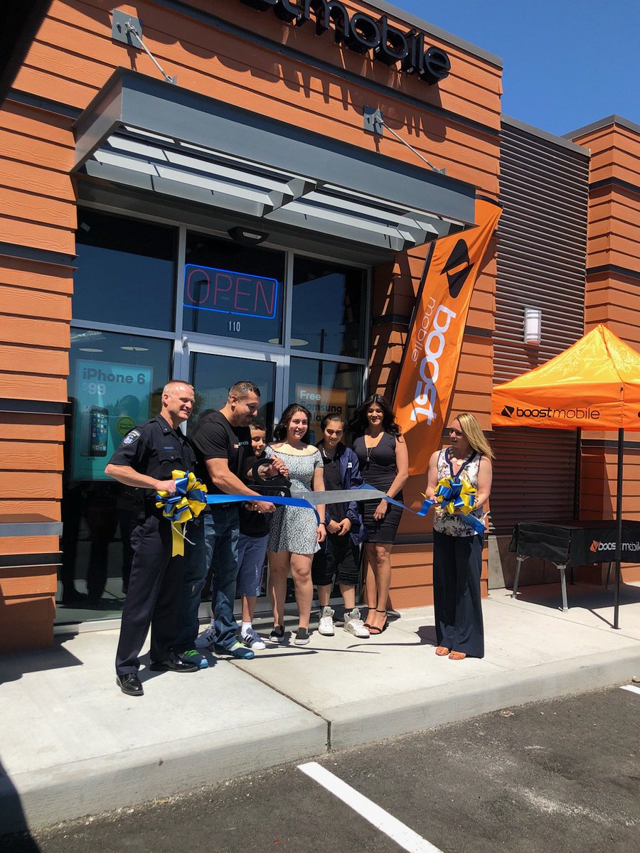 TareeVIP's tweet image. Grand Opening &amp;amp; Ribbon Cutting Event - Central WA Wireless- 402 Ely Street, Kennewick.  Boost on the Grow! Beautiful Store A+...#VIPwireless #boostmobile #grandopening #ribboncutting @VIP_RealEstate_ @DaveBerginVIP @tareewood @renee_tuttle @
