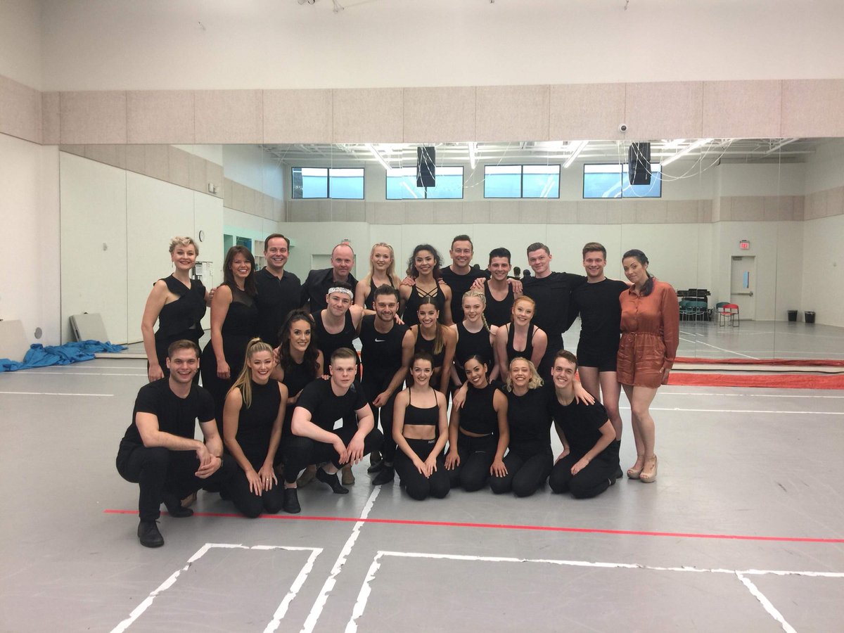 beckyy_anderson's tweet photo. Omg!! My cast today absolutely smashed our Office Run Of Blue Planet! I am so bloody lucky to work with these talented beautiful people! Can’t wait to start Mamma Mia on Monday ❤️ https://t.co/HsL4RV6vcn