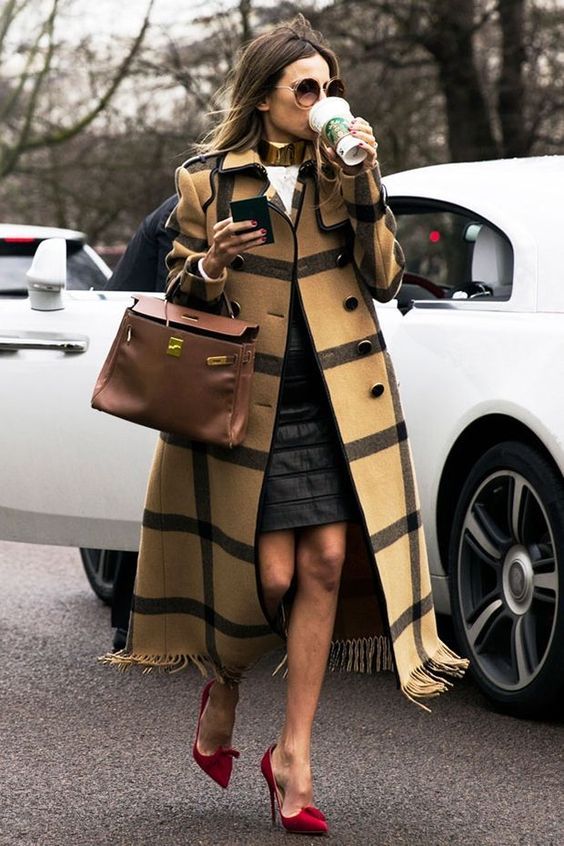 Being a lady today does not imply the same thing as it did before. Being a modern glamorous woman means to be unapologetic and fearless while still rocking the careful sophistication wherever she goes. #ViveLeGlam
