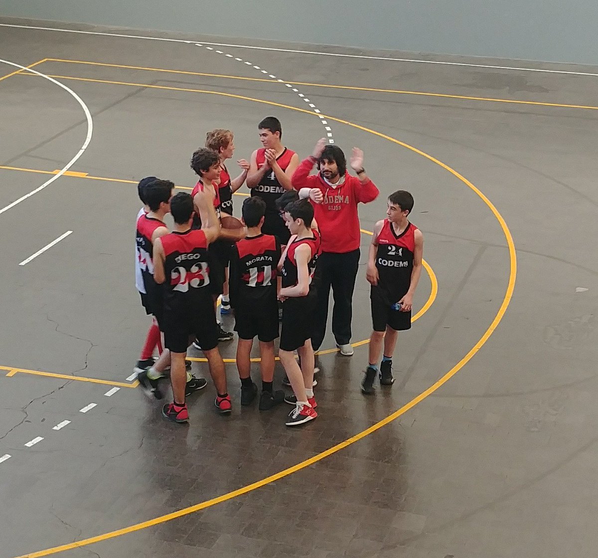 ivanferdom's tweet photo. Mañana es el día. Qué mejor manera de cerrar el ciclo infantil que con una #FinalFour en casa. Bienvenidos al #CorralArena. Somos @codemagijon @AACodema , somos 🏀 https://t.co/EmQ4LLBC5G