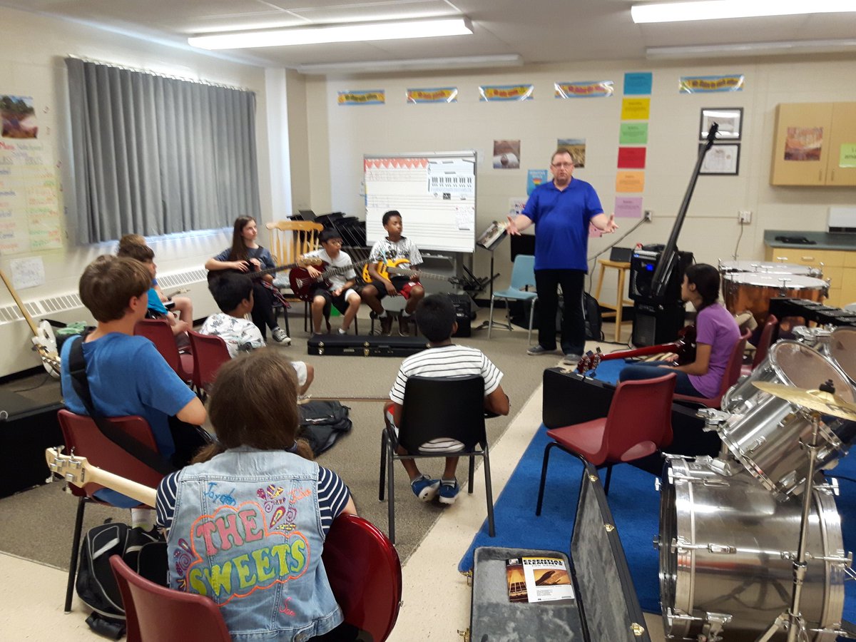 🎸Awesome electric bass guitar workshop today at Caledon East PS by the very talented Mr. David Bartlett!! Thank you so much for coming! 🎸 <a href="/davidb_into/">David Bartlett</a> @EEnglandPDSB