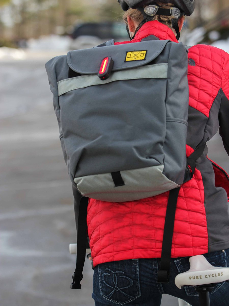 Avenue R-75: Multiple mounting options; including a mounting clip to clip on bags, jerseys, etc. #kryptonitelights #ridesafer <a href="/BlaqPaks/">BlaqPaks</a>