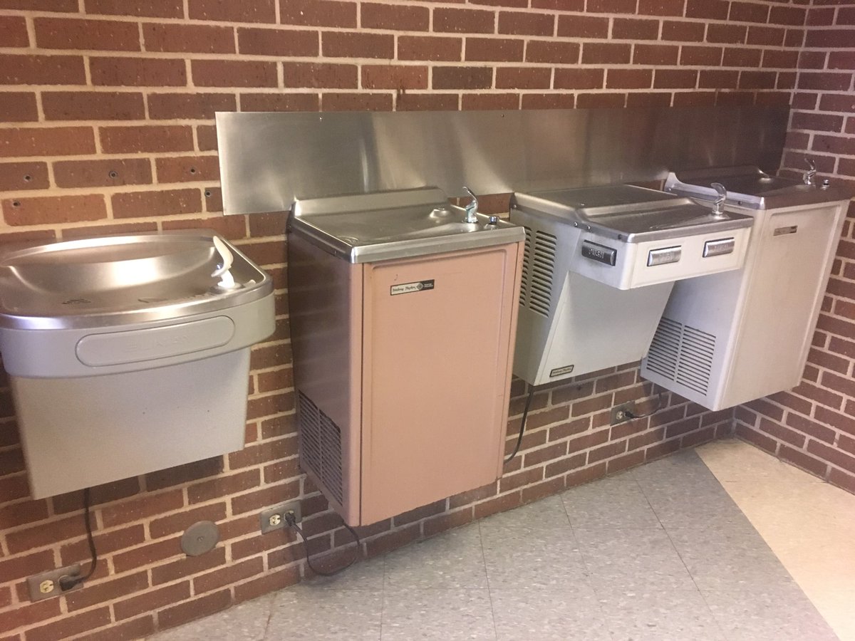 mrjoshuaehret's tweet photo. #EdCampks is a place where there is community and friendship is all around. Even the water fountains have found a place to belong! @mrs_smoke @TanaRaiyne @AmyLBarry @MBrownEdTech https://t.co/B0qeDDgWdh