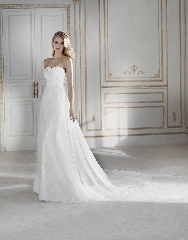 StPatrickBridal's tweet photo. Romantic wedding dreams come true via #coralandsergi's recent wedding in Tel Aviv! Get @coralsimanovich's look with dresses from #LaSposa2018 with light tulle skirts, off-the-shoulder sleeves and sweetheart necklines! (Featured: PERU, PARKER and PHOENIX) https://t.co/3uJaxK4xMY https://t.co/PlRX1GbZwE