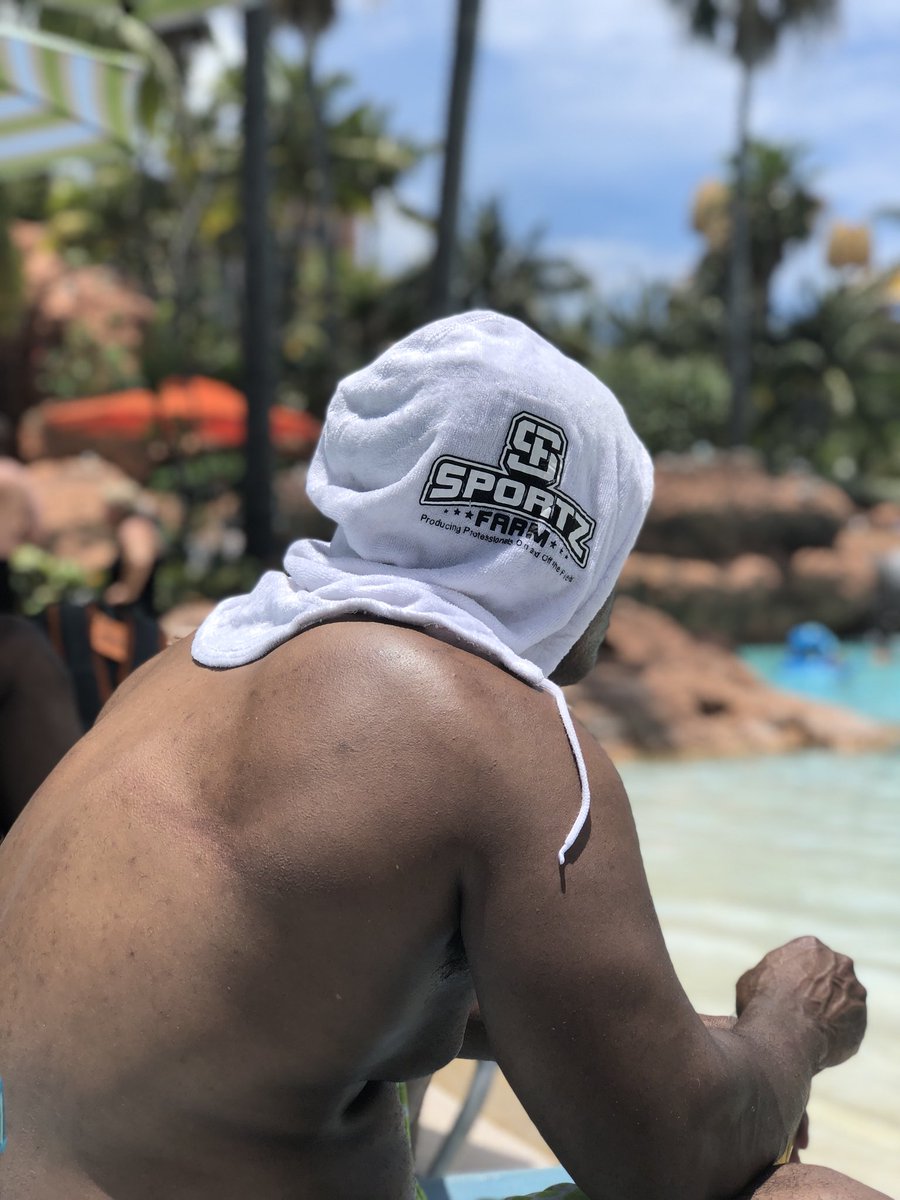 SportzFarm's tweet photo. Especially on Vacation I’m #SoHoodie #Vacay #Bahamas #StayCool #GetChuOne #SportzFarm #HolllaAtMe #TakingPreOrders #JoinTheMovement #Cali @WARE_DBGURU https://t.co/6EnQG8Orde https://t.co/X9guhQTpUm