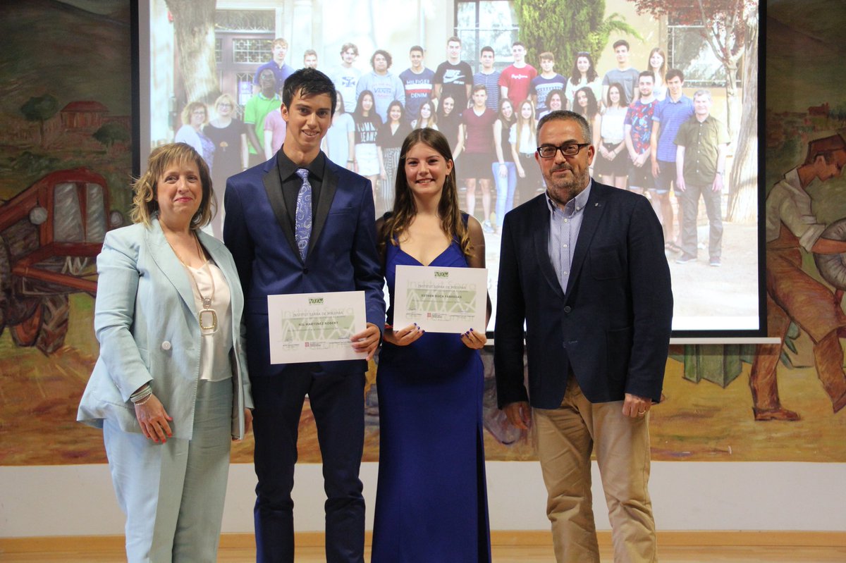 serrademiramar's tweet image. Matricules d’honor pels alumnes Nil Martínez Robert i Ester Roca Fábregas. Moltes Felicitats!@SerraAmpa @Marti_Barbera @ireguant