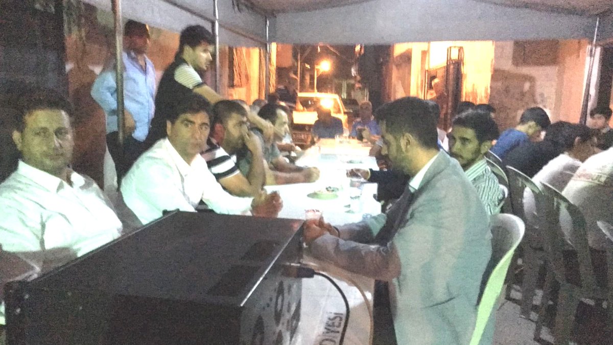 ncmtantik's tweet photo. Ak Parti kadroları bu milletin her ferdine ayırtetmeksizin vefakar ve kardeş olmuştur. Sevincimizde bir acımızda... @Akparti

Yunus Emre mahallemizde Abit Kaplan kardeşimizin taziyesinden... @omerrcelik @avfikretyeni @ahmetcozer @NFCengil

#VakitTürkiyeVakti https://t.co/UUPoiXhLml