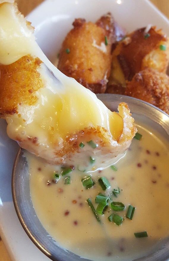 bluecollarmiami's tweet photo. Fried Gouda on this sexy #fryyay #gooeynessss #drooool https://t.co/2ITbWDB7zn