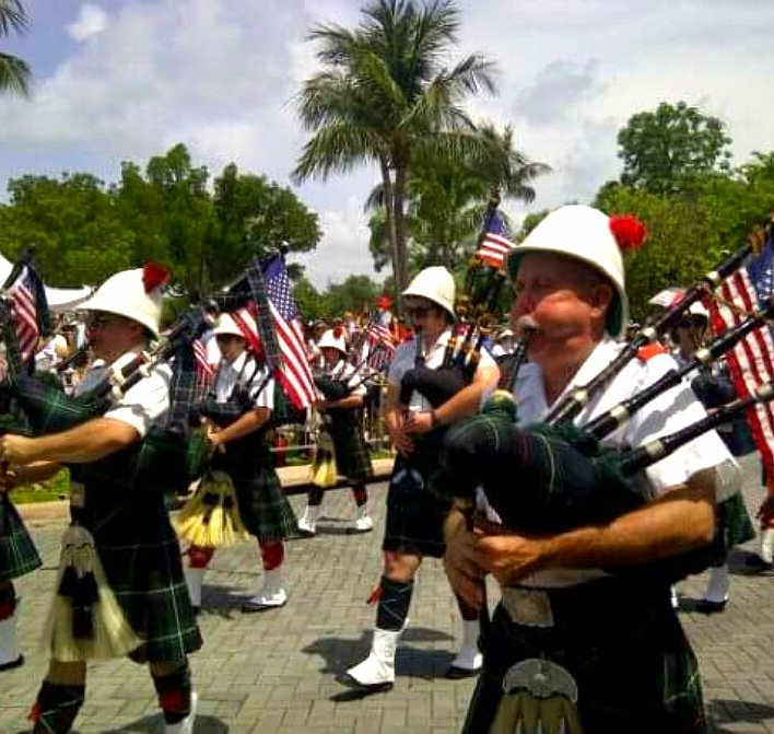 4thKeyBiscayne's tweet image. Happy Friday! Here's wind up your kilt!! 😂✌🇺🇸 

#FridayFeeling #KB4th