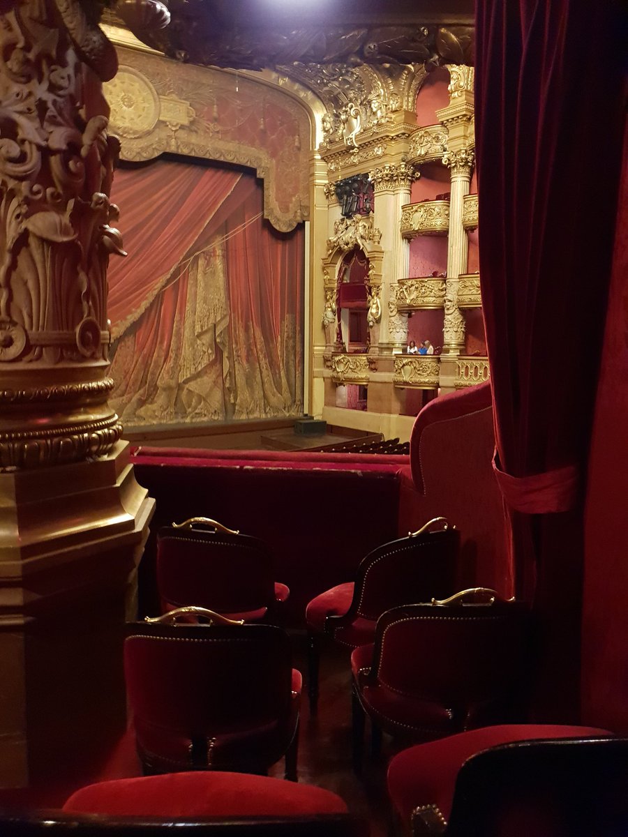 Merci à James Thierrée pour Frôlons, Crystal Pite pour The seasons' canon et les ballets de l'opéra pour cette jeunesse si talenteuse!
#ThierreeShechterPerezPite
#Theseasonscanon 
@BalletOParis