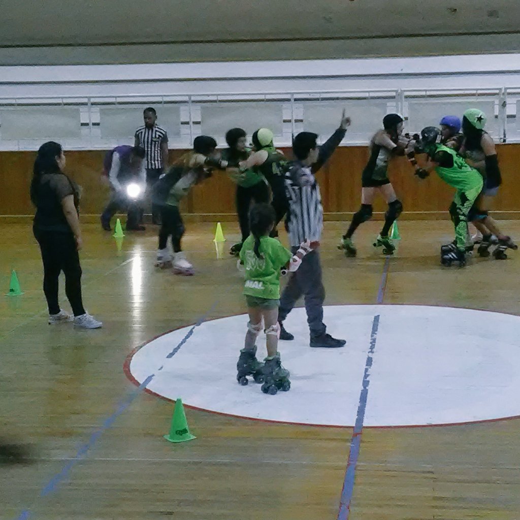 AtomicasRD's tweet photo. ¡Carnitas aprendiendo! 😁💣💚💫

Entrene - Entrevista 📺.. 
#Kaboooom  #AtómicasRD #FreshMeat #RollerDerby #IMCUFIDETeam #HazDeporte #Toluca #RDEM https://t.co/KDeYClKCQ4