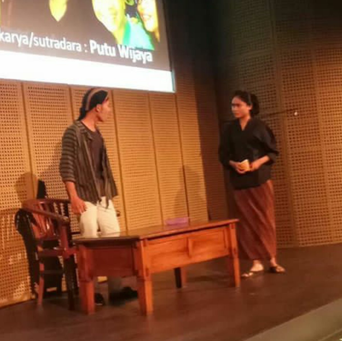 TeaterTaring's tweet photo. Drama Pendek dengan judul "Kalah", karya Putu Wijaya, persembahan Teater Taring.

#teatertaring #teater #drama #puisi #sastra #teatermandiri #dramapendek #putuwijaya https://t.co/CC6Vyv3qyj