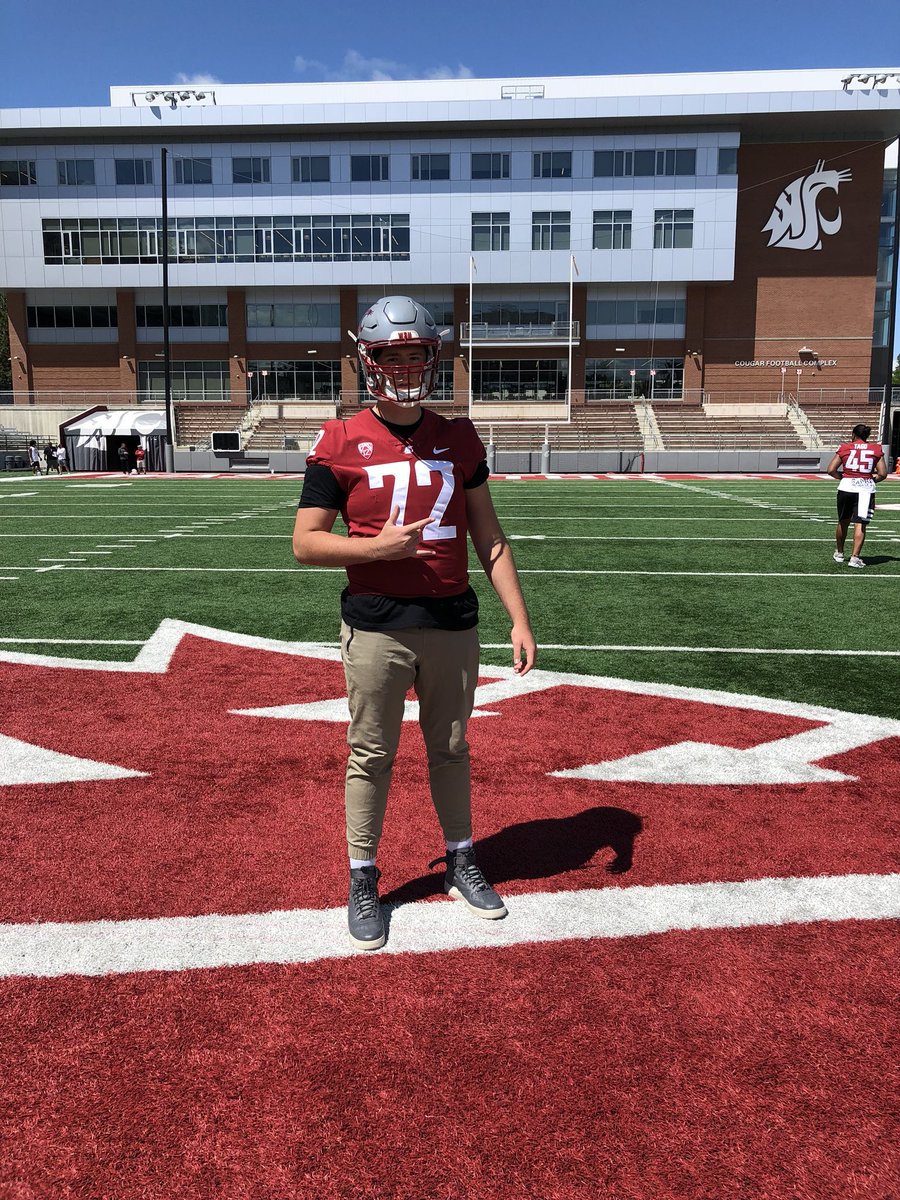 Hunter7251's tweet photo. Extremely blessed to receive my first Pac-12 offer. Thank you to Coach Mele and Coach Miller for believing in me. #wazzu https://t.co/bjxbLg0RB5