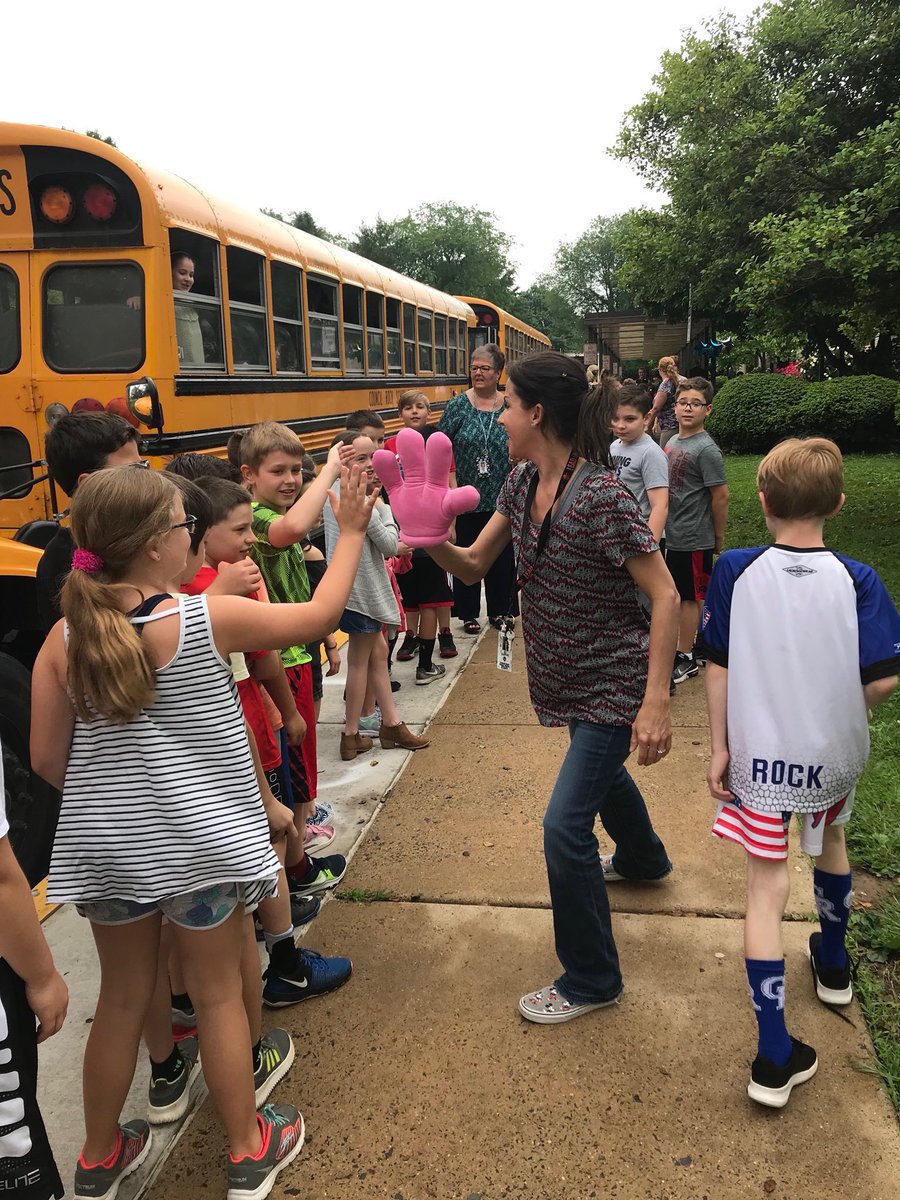 What a magical day with @BethFox_WES &amp; the Ss &amp; Ts at <a href="/CouncilRockSD/">Council Rock</a> WES! We were sooooo excited to have you visit your temporary home for the 2018-2019 school year at <a href="/CRSD_RMS/">CRSD_RMS</a> ! The Ss loved Mr. Sanko! The run around the gym was a hit!🏃🏻‍♀️🏃 🖍📚🤙🏽😀🏃🏾‍♀️🏃🏽