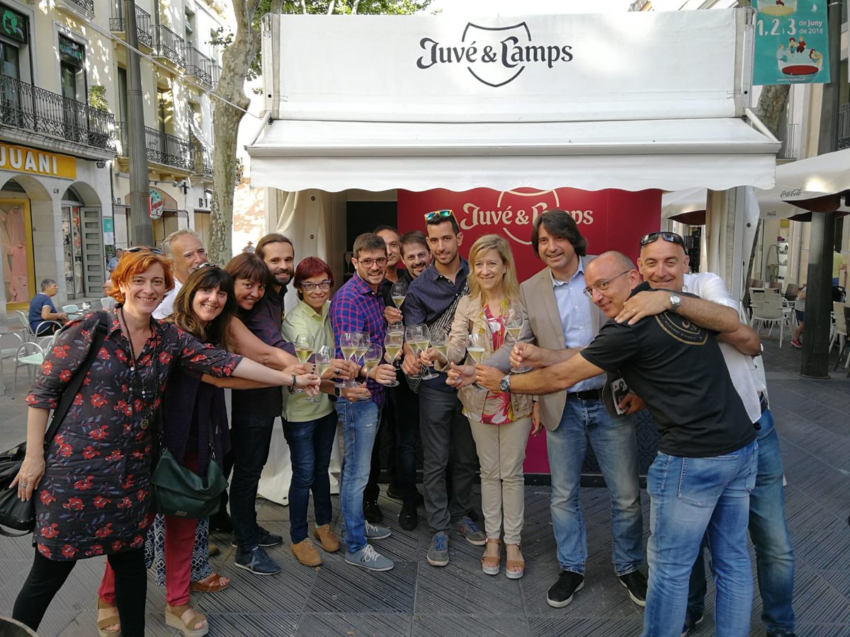 blancaalbapujol's tweet image. Inaugurada la setena edició de Temps de vi. Fins diumenge a la Rambla Principal de Vilanova @ajuntamentvng #tempsdevi @TempsdeVi