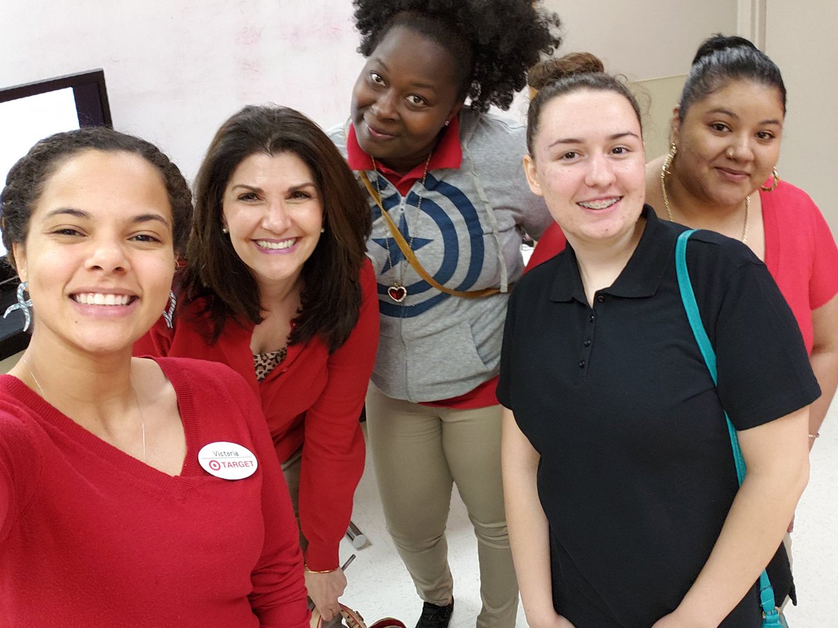 Welcome our new experts to the#T2418 team! These lovely ladies will be showing their expertise in Style, Guest Service, and Starbucks! #OneTeam #talent #bestteaminretail <a href="/SchwarzArielle/">Arielle Schwarz</a>