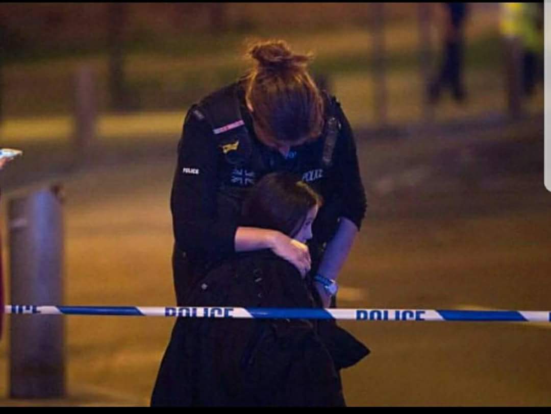 bradders_94's tweet photo. Hey @LushLtd a picture speaks a thousand words. Perhaps when you've experienced even a touch of the trauma and dangers that we see everyday, then, maybe then, you might get it. @UKCopHumour #flushlush #policefamily #ThinBlueLine https://t.co/4PAFzPsI2M