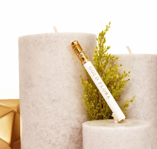 Goldflora_CA's tweet photo. EXCITING NEWS! 🙌 Our CBD vape pens are now available in California! The White Gold pen comes in two CBD-to-THC combinations, making it a perfect choice for beginners and connoisseurs. #goldflora #coastalcannabis #goldstandard #newdrop #californiagrown #cbd #vapepen #fuledbycbd https://t.co/MReKOR8iCR