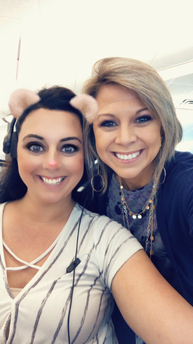 reedy_crystal's tweet photo. #1of2 #TeamCReedy 💖 was on Fire 🔥 today! #100%Participation #CloseStrong roughly a 5% #CloseRate for 📺 6% #CloseRate for 📱 and 3% #CloseRate for 💻 #BlessedMama #LoveMyTeam #WhyIComeToWork #BradBrokeTheCamera #Team_D we came to WIN! 🏆 https://t.co/y01PLEkE6m